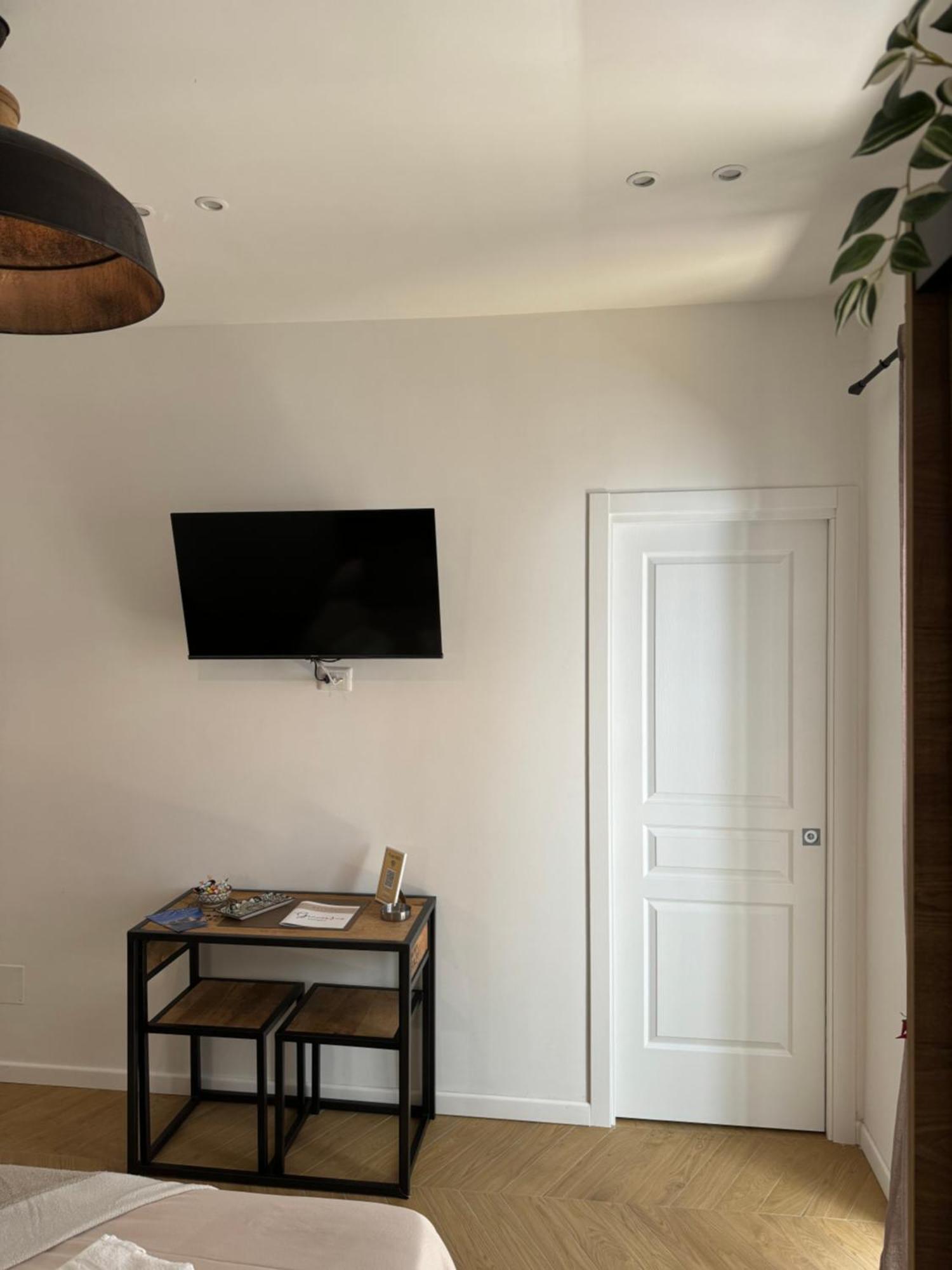 Gennarino Apartments - Panorama Suite With Balcony And Urban Loft 那不勒斯 外观 照片