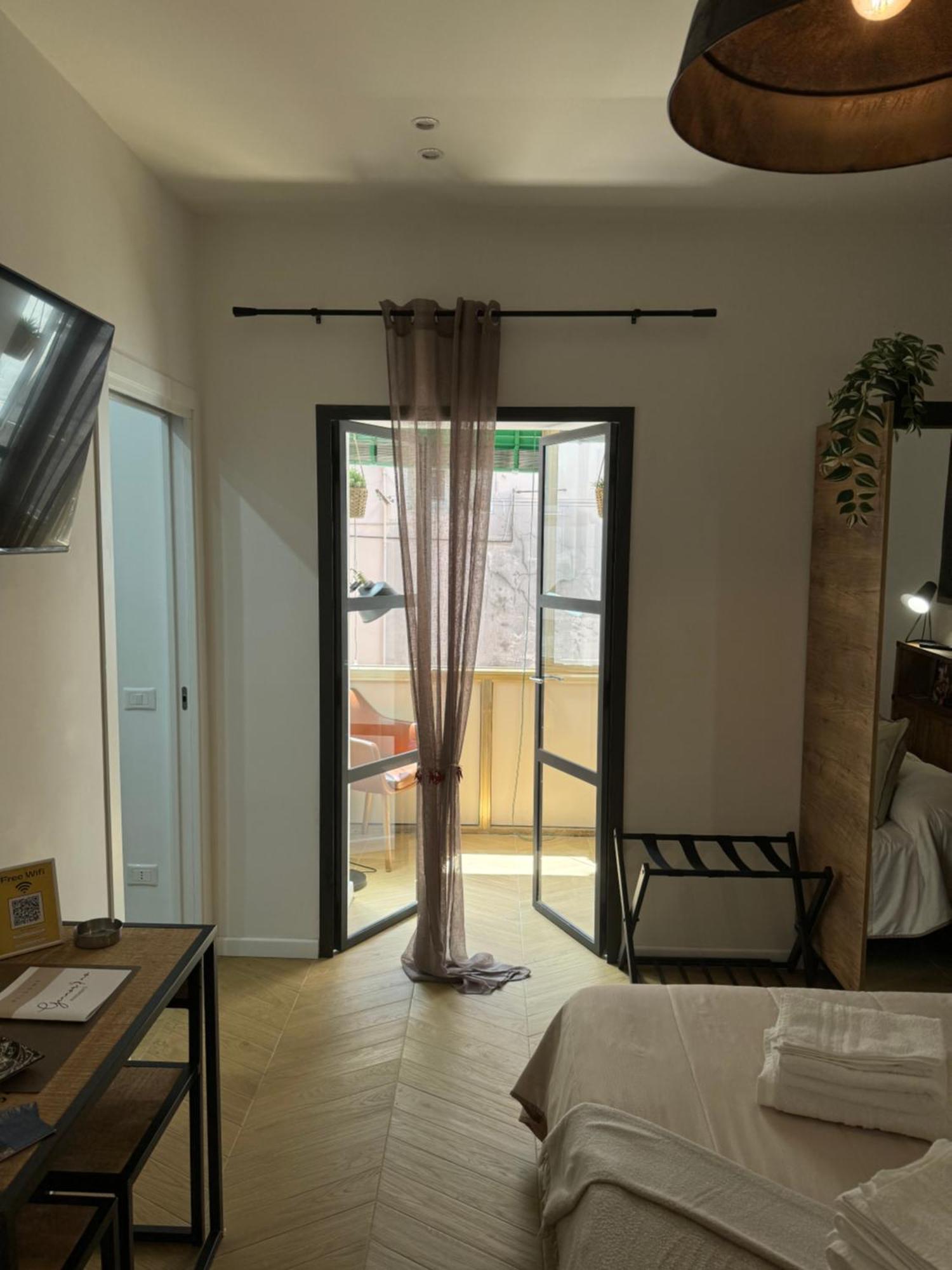 Gennarino Apartments - Panorama Suite With Balcony And Urban Loft 那不勒斯 外观 照片