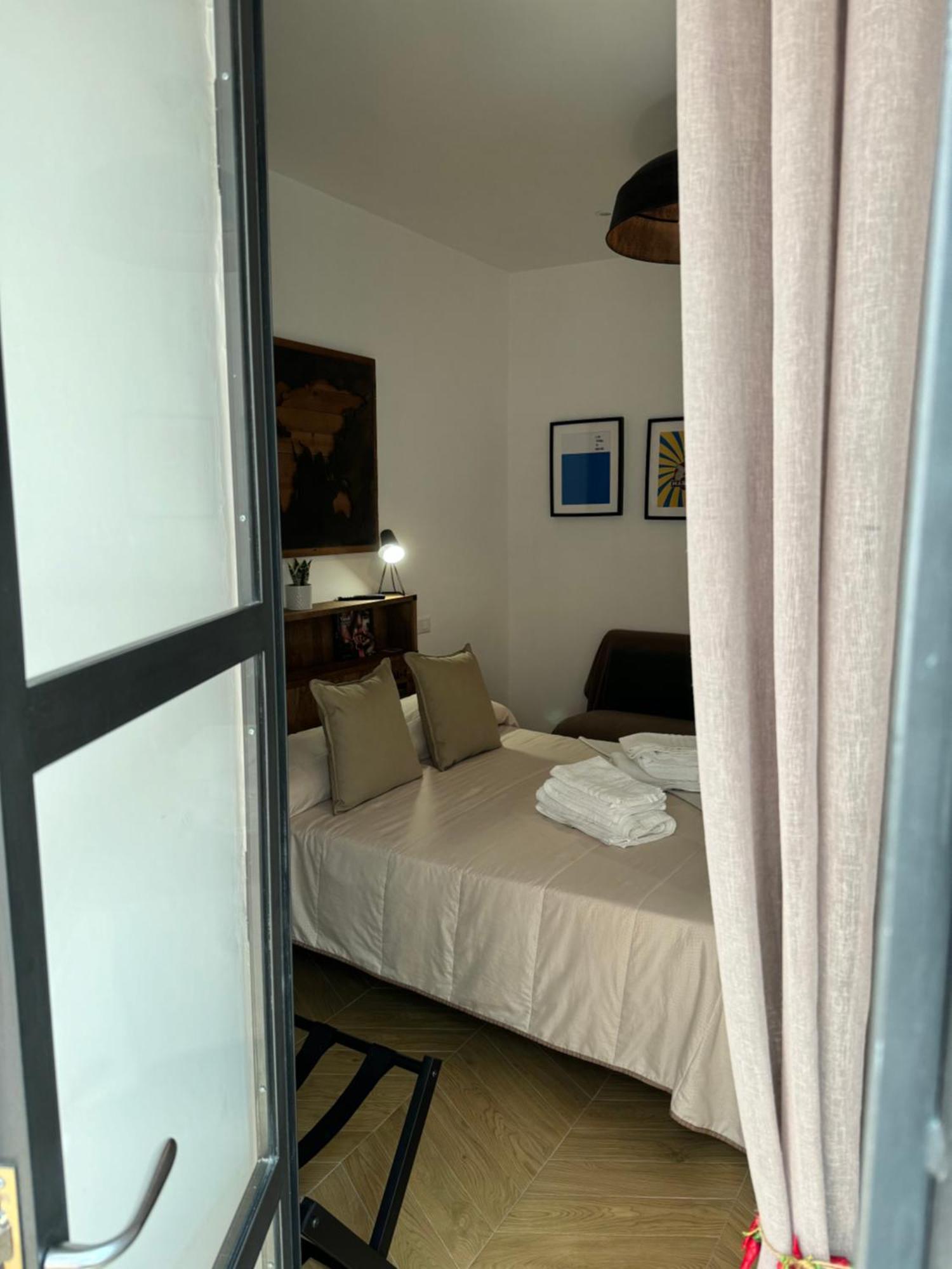 Gennarino Apartments - Panorama Suite With Balcony And Urban Loft 那不勒斯 外观 照片