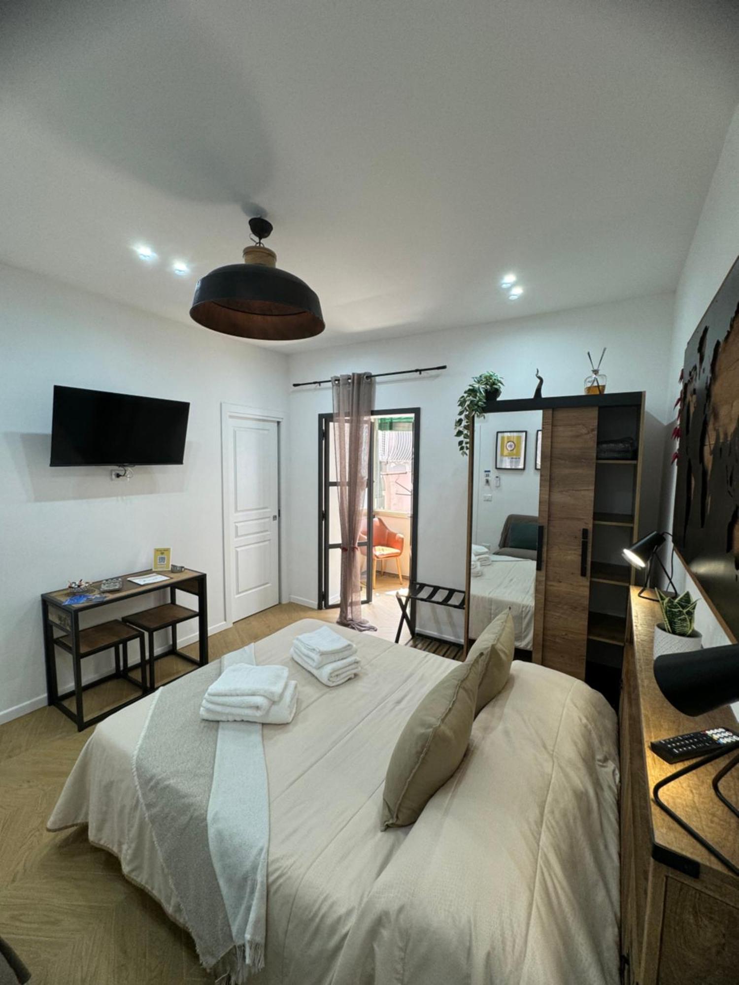 Gennarino Apartments - Panorama Suite With Balcony And Urban Loft 那不勒斯 外观 照片