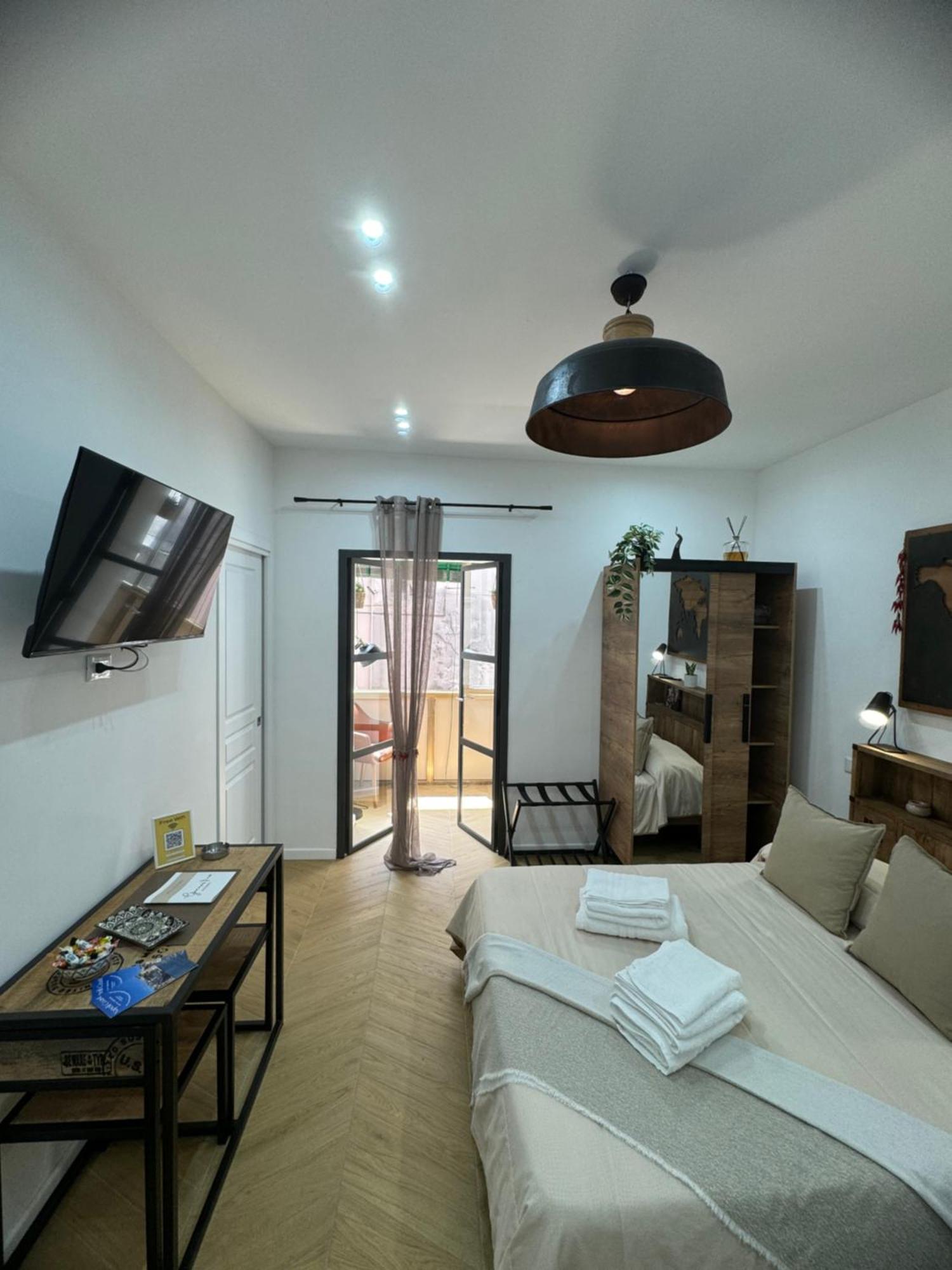 Gennarino Apartments - Panorama Suite With Balcony And Urban Loft 那不勒斯 外观 照片